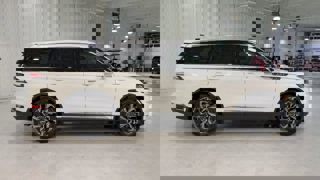 Vehicle image 7 of 33