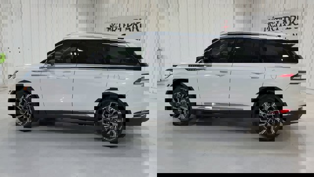 Vehicle image 10 of 33
