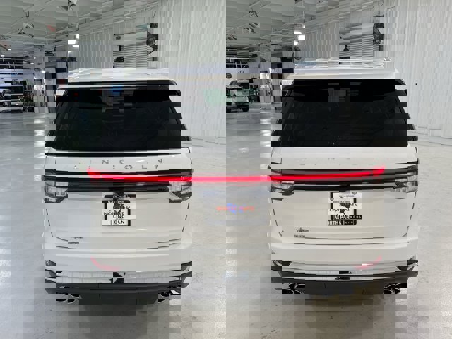Vehicle image 9 of 33