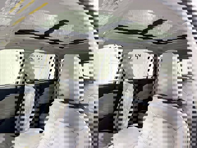 Vehicle image 18 of 33