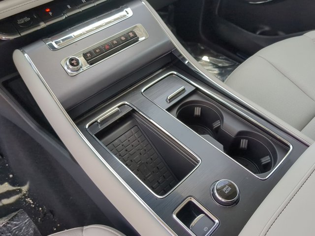 Vehicle image 20 of 25