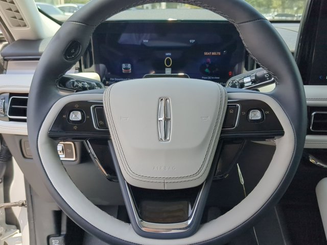 Vehicle image 23 of 25