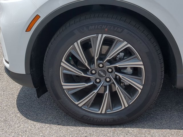 Vehicle image 10 of 25