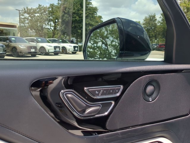 Vehicle image 15 of 25
