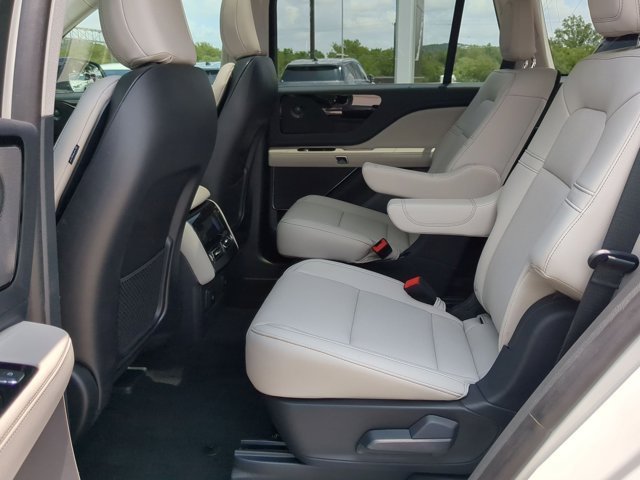Vehicle image 12 of 25