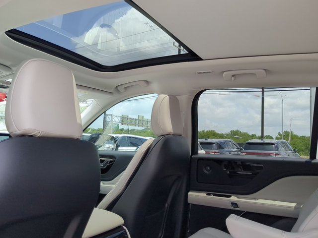 Vehicle image 22 of 25
