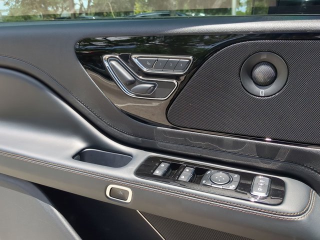 Vehicle image 23 of 25