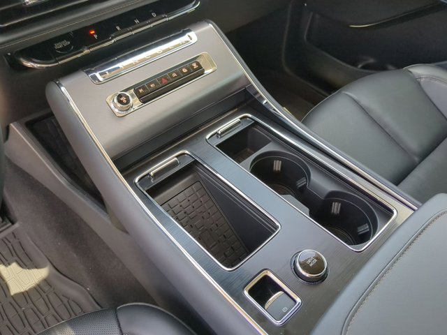 Vehicle image 21 of 25