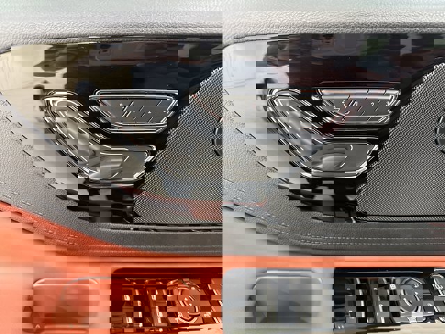 Vehicle image 14 of 33