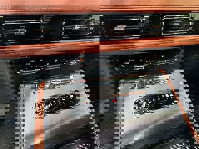 Vehicle image 24 of 33