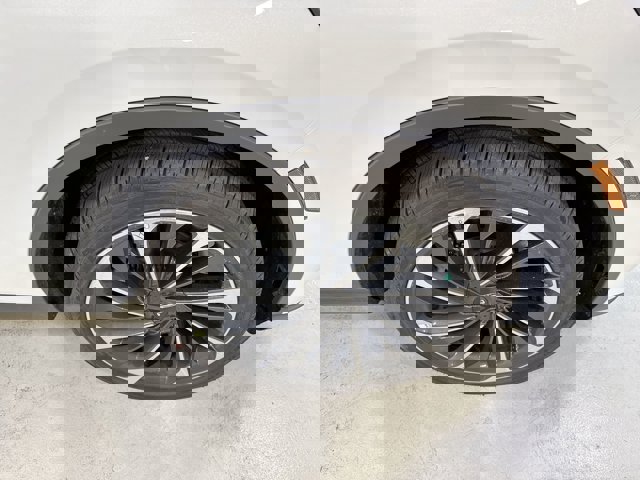 Vehicle image 32 of 33