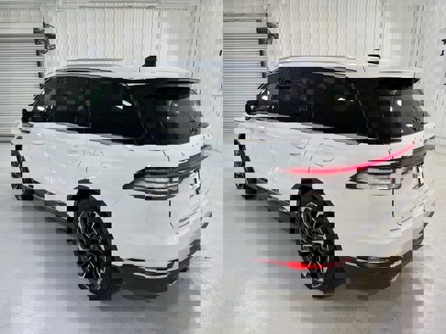 Vehicle image 11 of 33