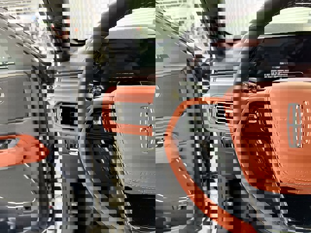 Vehicle image 17 of 33