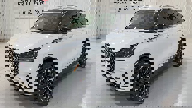 Vehicle image 3 of 33