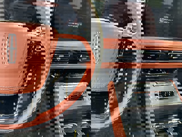 Vehicle image 18 of 33