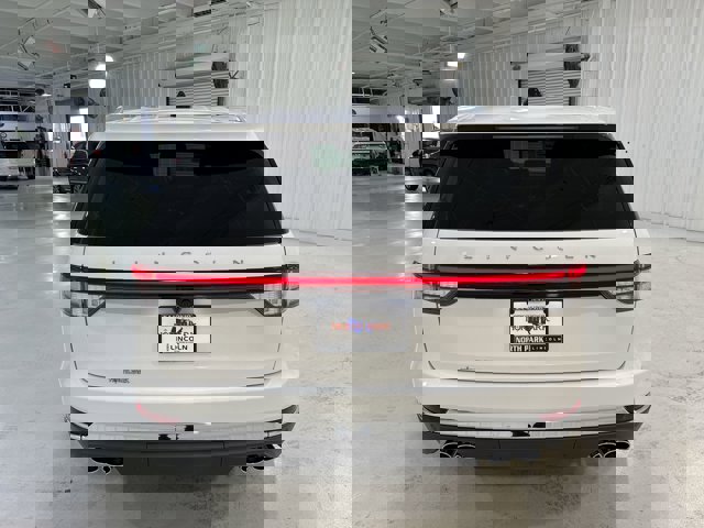 Vehicle image 9 of 33