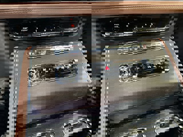 Vehicle image 21 of 33