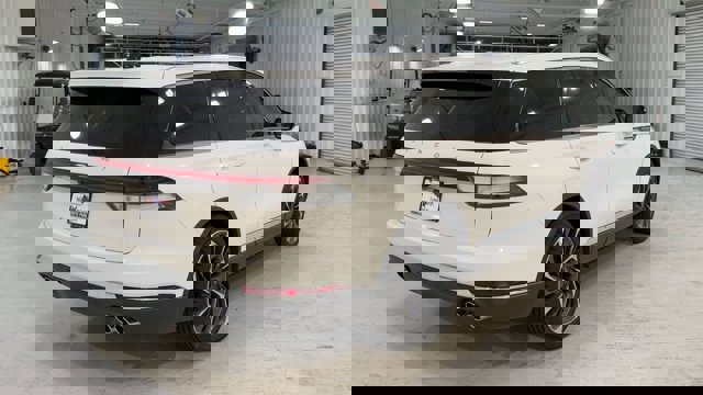 Vehicle image 9 of 33