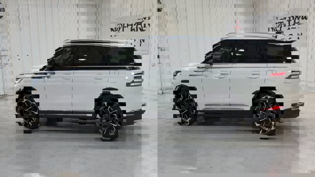 Vehicle image 7 of 33
