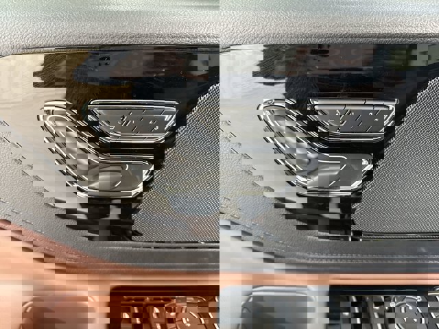 Vehicle image 11 of 33