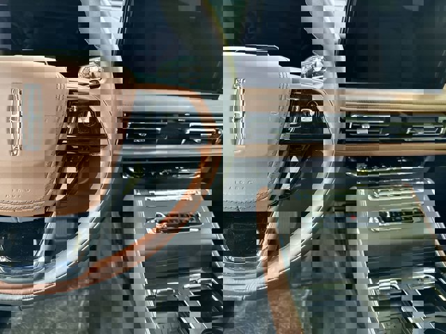Vehicle image 15 of 33
