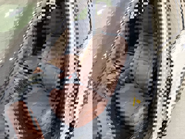 Vehicle image 10 of 33