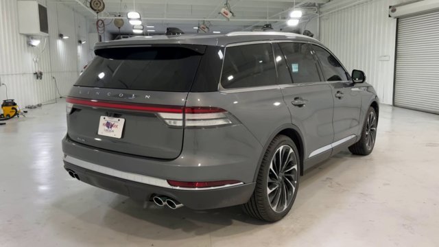 Vehicle image 9 of 33
