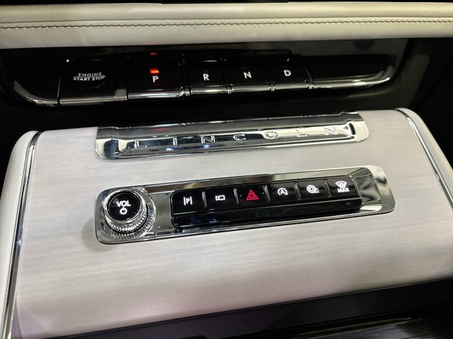 Vehicle image 21 of 33