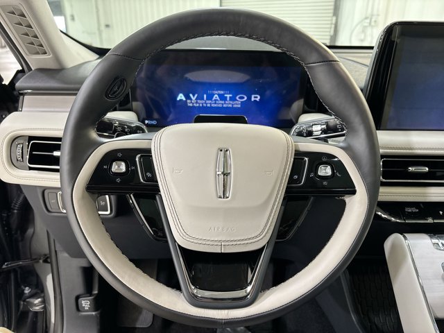 Vehicle image 13 of 33
