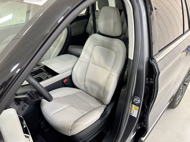 Vehicle image 10 of 33