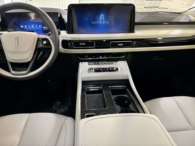 Vehicle image 22 of 33