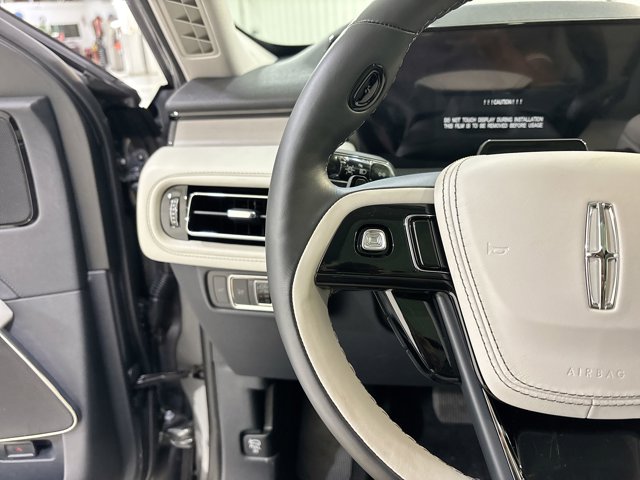 Vehicle image 14 of 33
