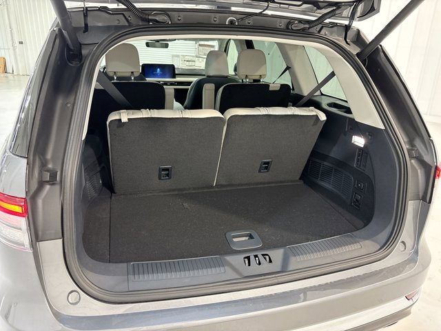 Vehicle image 29 of 33