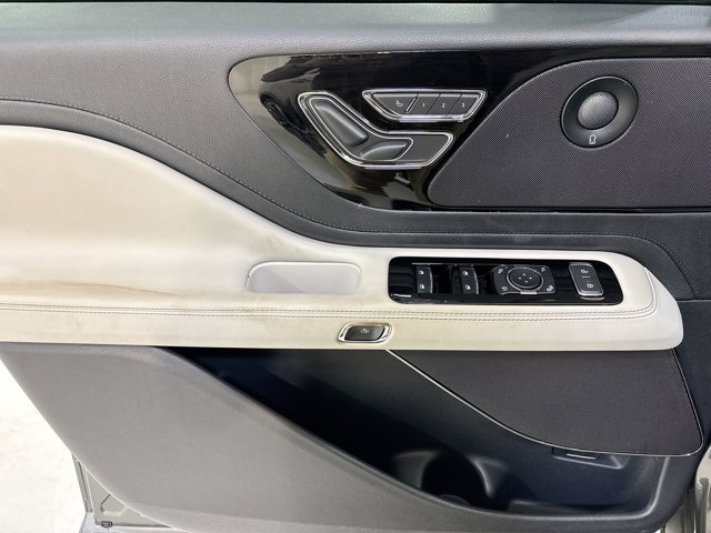 Vehicle image 12 of 33