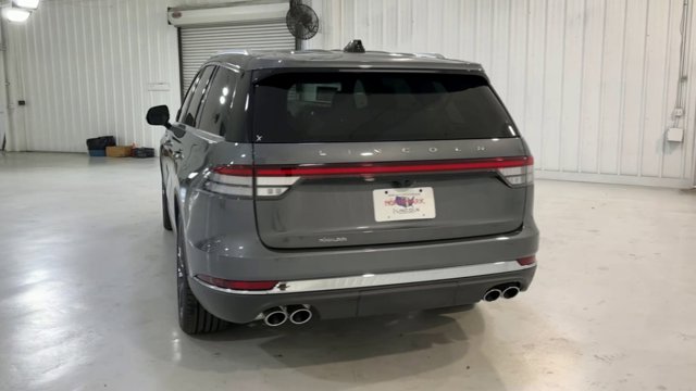 Vehicle image 8 of 33