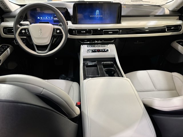 Vehicle image 23 of 33
