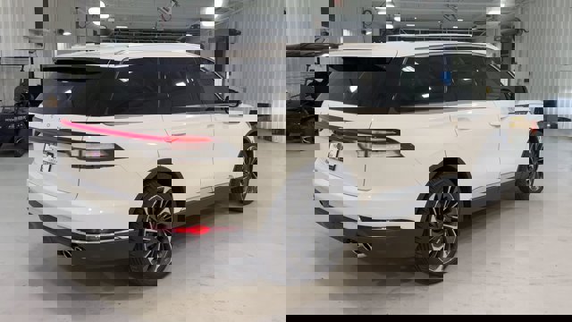Vehicle image 8 of 33