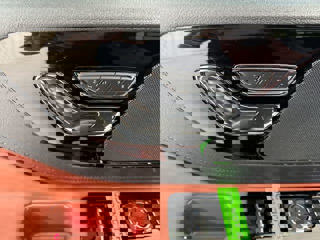 Vehicle image 14 of 33