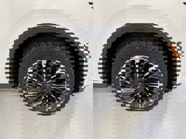 Vehicle image 32 of 33