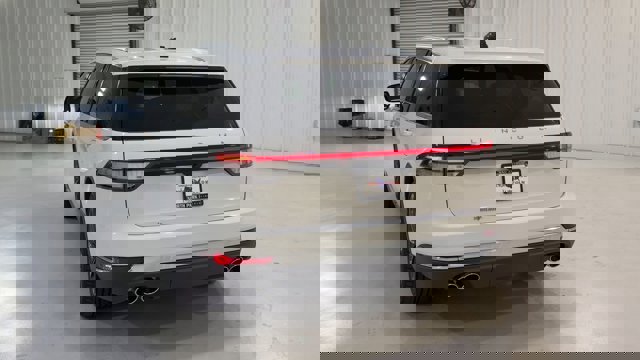 Vehicle image 12 of 33