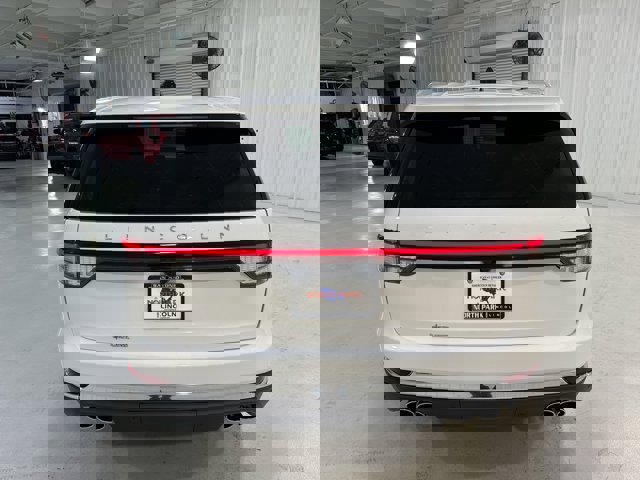 Vehicle image 9 of 33