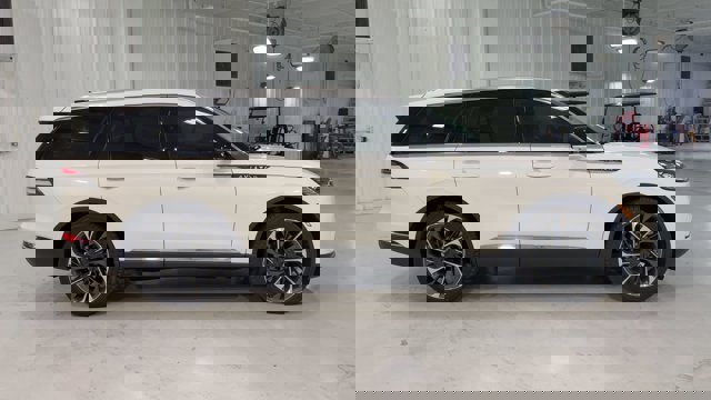 Vehicle image 7 of 33