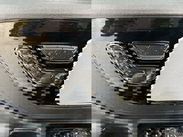 Vehicle image 14 of 33
