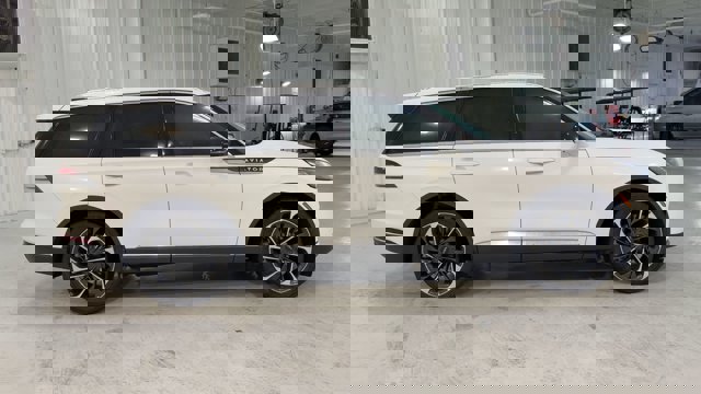 Vehicle image 7 of 33