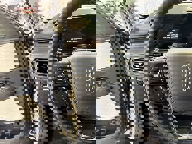 Vehicle image 17 of 33