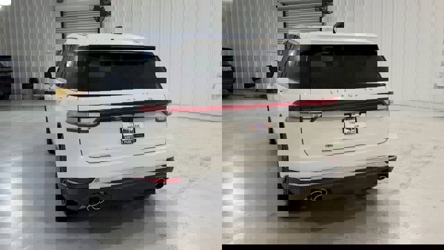 Vehicle image 12 of 33