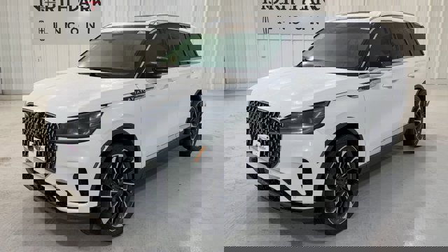 Vehicle image 2 of 33