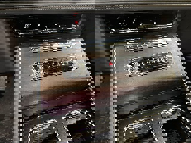 Vehicle image 24 of 33