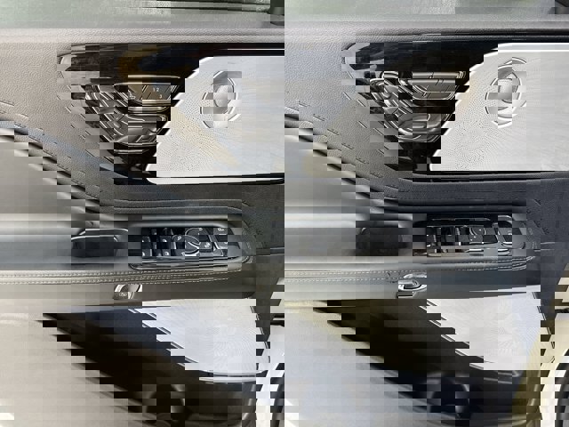 Vehicle image 15 of 33