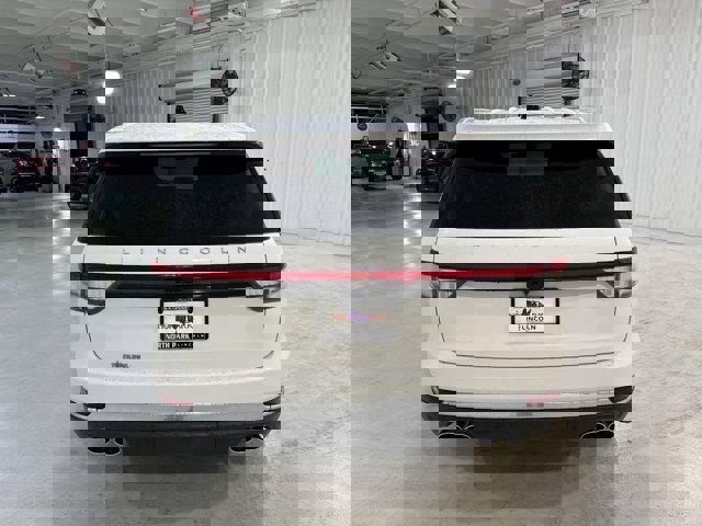 Vehicle image 9 of 33